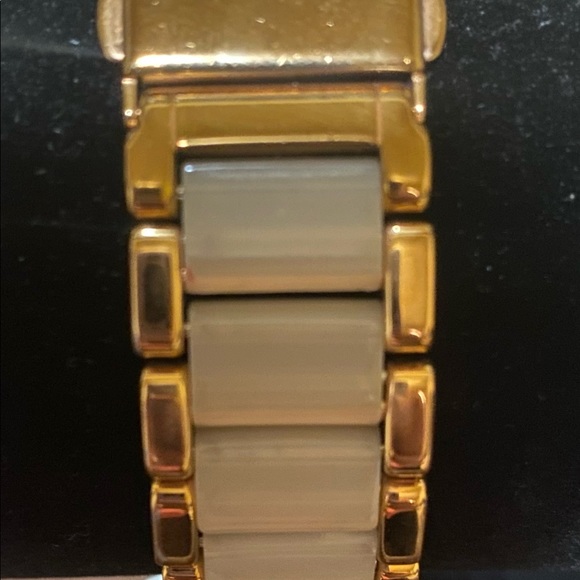 Michael Kors Rose Gold Watch - Picture 4 of 6